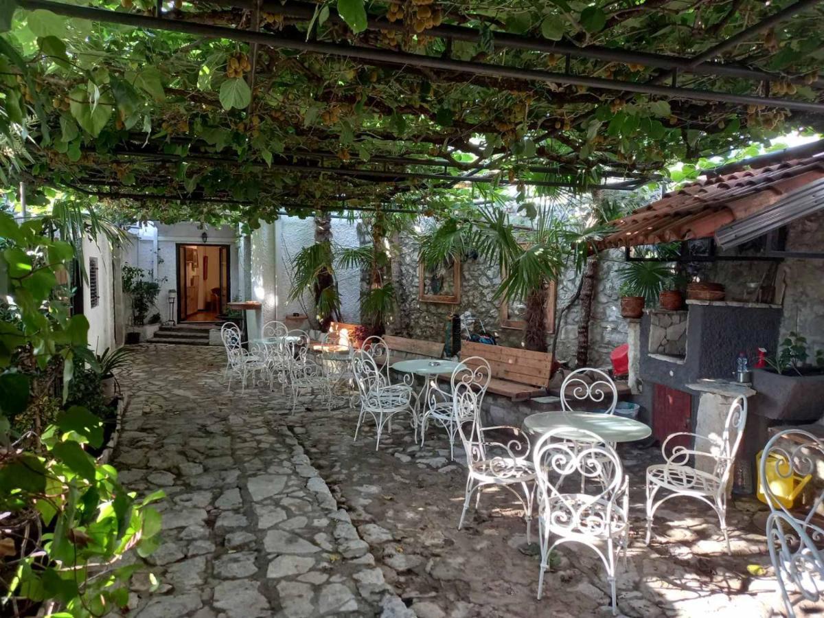 Heart Of Old Town Guesthouse Podgorica Buitenkant foto